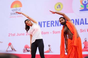 Shilpa Shetty Performing Yoga Postures with Shwaasa Guru Shree Vachananda Swamiji