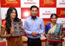 Tabassum Begum, Store manager of Reliance Jewels, Akshay Rai, Showroom Manager of Reliance Jewels and models Divya Gowda, Prathima & Deepthi presented the exclusive Bangle Collection. ​